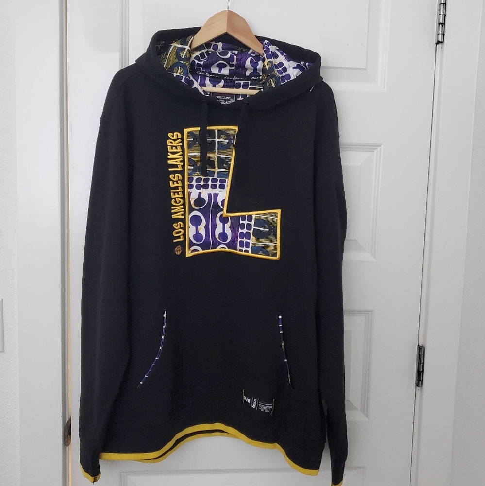 Two Hype Los Angeles Lakers Hoodie size 2Xl.NWOT.